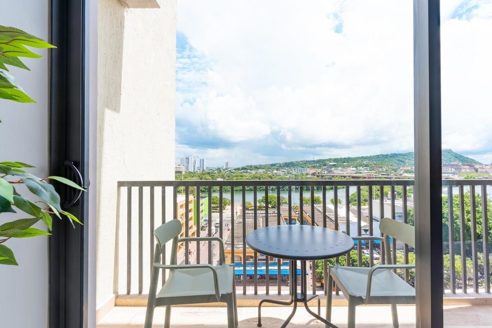 Stylish Duplex Loft - Panoramic Rooftop Pool * Cartagena