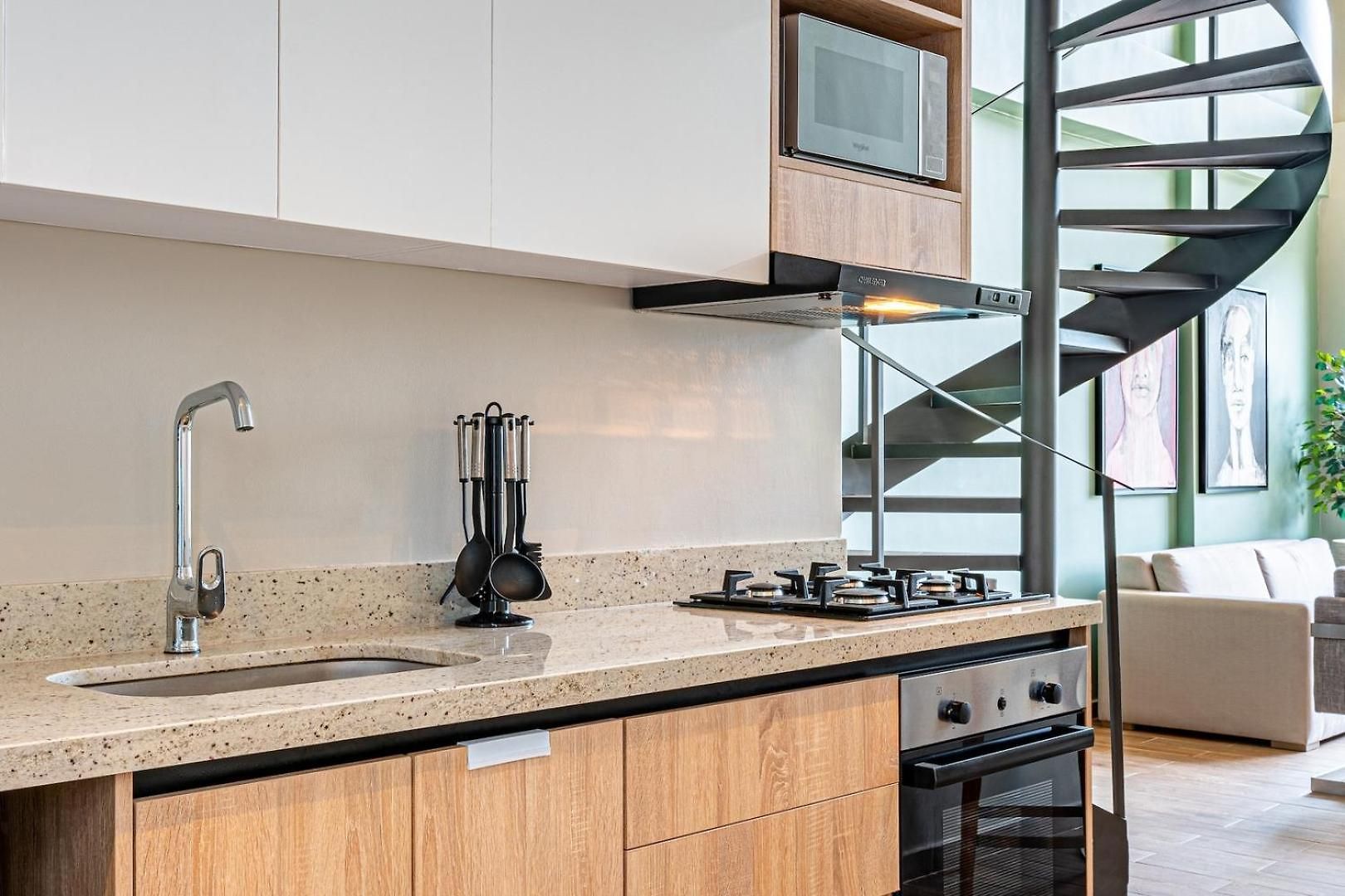 Stylish Duplex Loft - Panoramic Rooftop Pool *