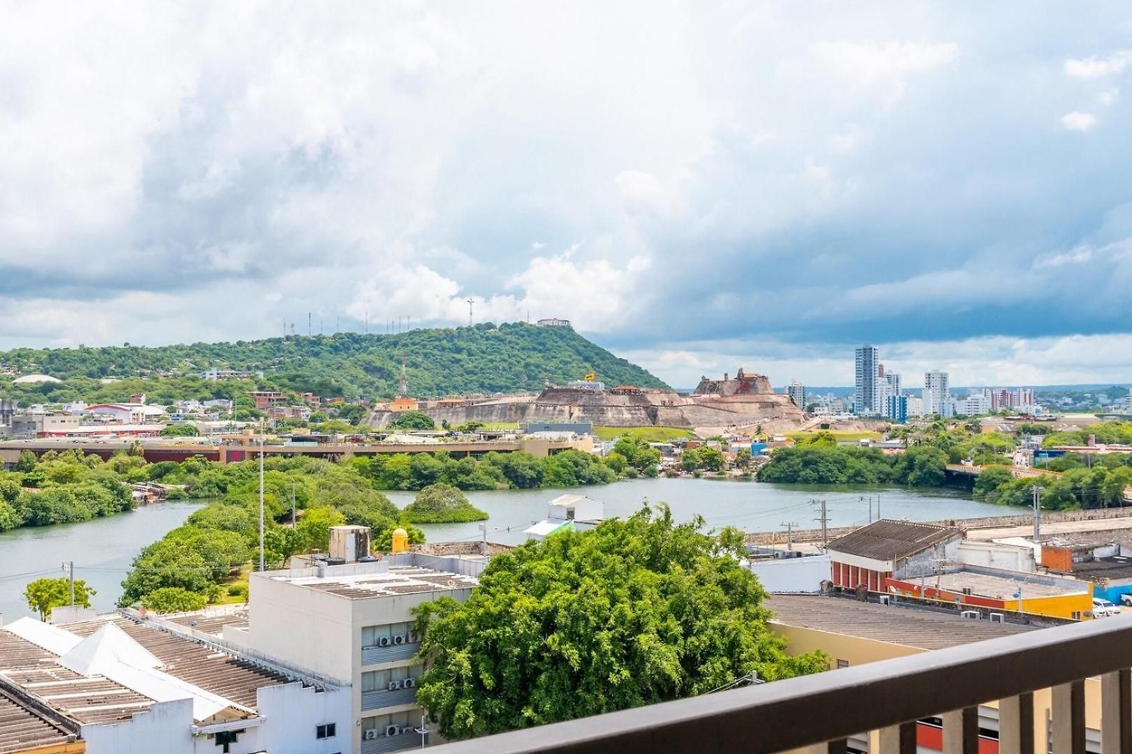 Stylish Duplex Loft - Panoramic Rooftop Pool * Cartagena