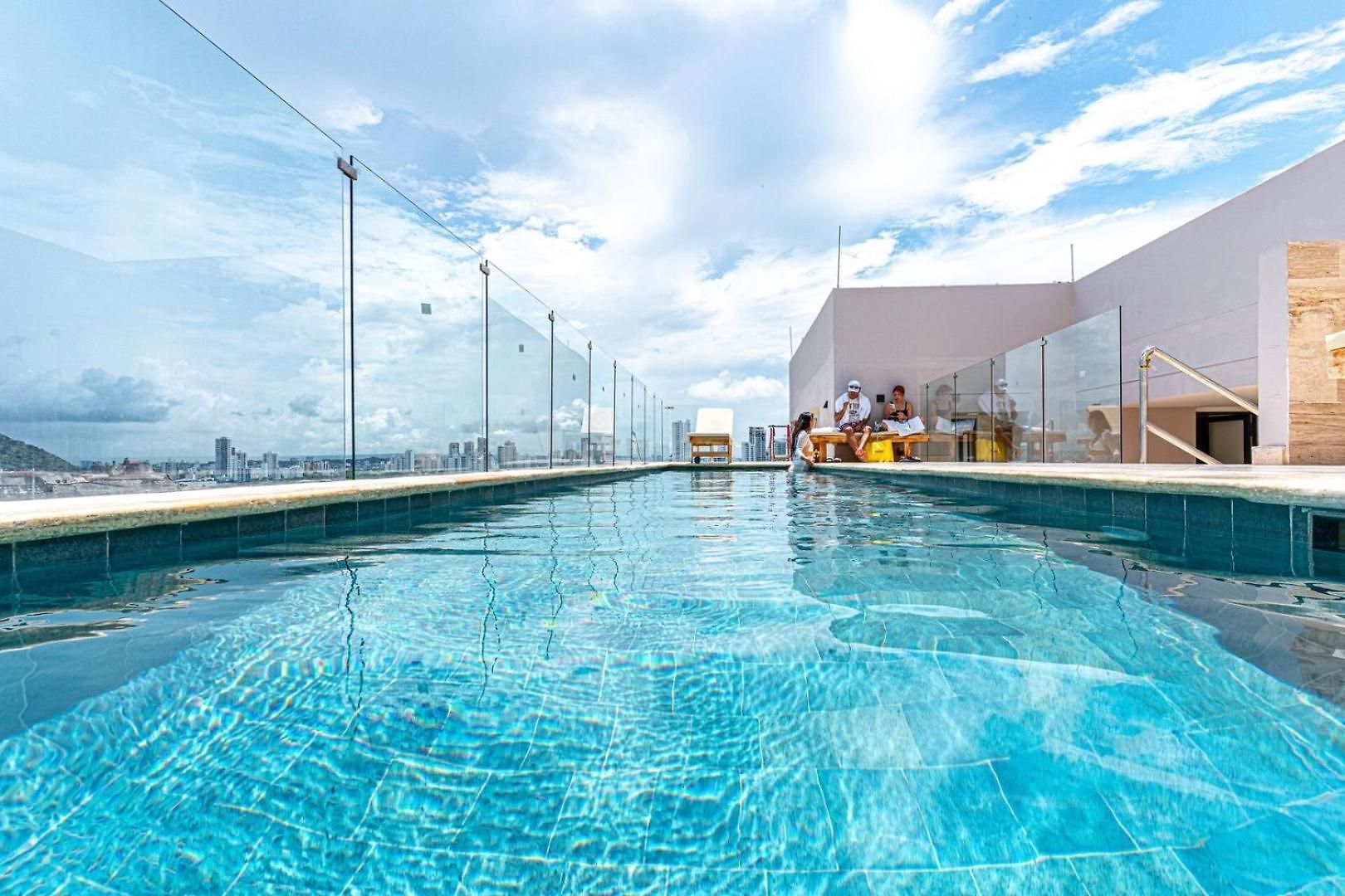 Apartamento Stylish Duplex Loft - Panoramic Rooftop Pool *