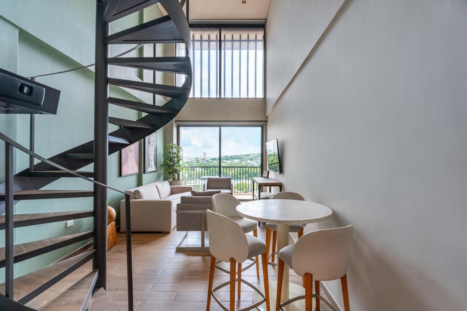 Apartamento Stylish Duplex Loft - Panoramic Rooftop Pool *