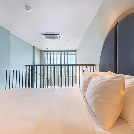 Apartamento Stylish Duplex Loft - Panoramic Rooftop Pool *